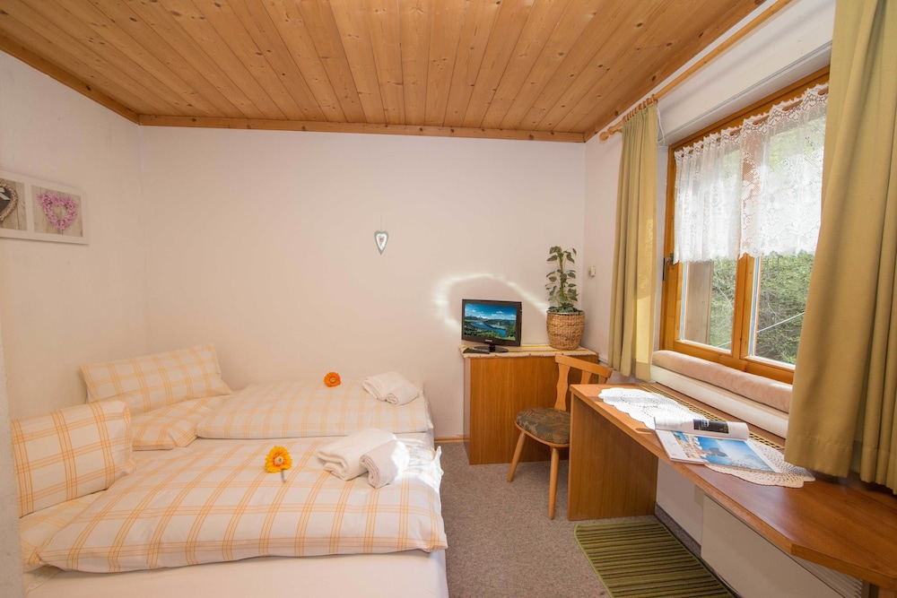 Apartment, 2 Bedrooms, Balcony, Lake View photo 3