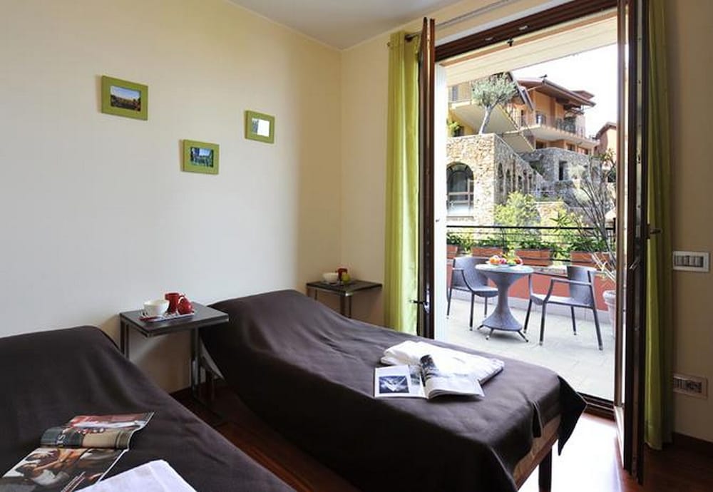 Honeymoon Apartment, Multiple Bedrooms, 2 Bathrooms, Mountainside (La Perla Di Sonenga - Giardino)