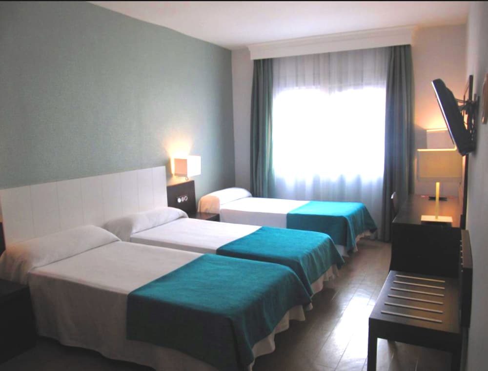 Double Room (3 pax) - Photo 1