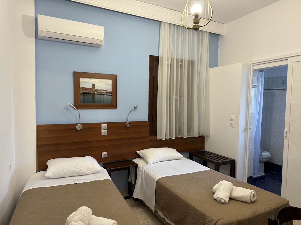 Basic Twin Room, 2 Twin Beds, Non Smoking photo 2