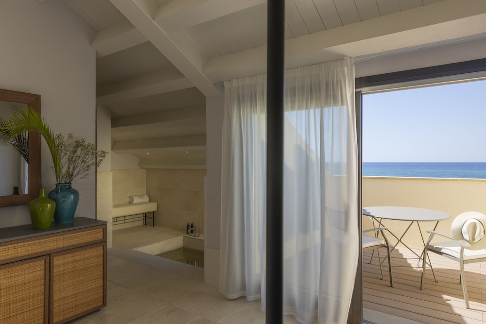Junior Suite with Front Sea View photo 2