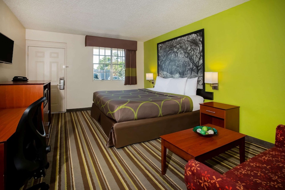 Room, 1 King Bed, Non Smoking, Ground Floor photo 1