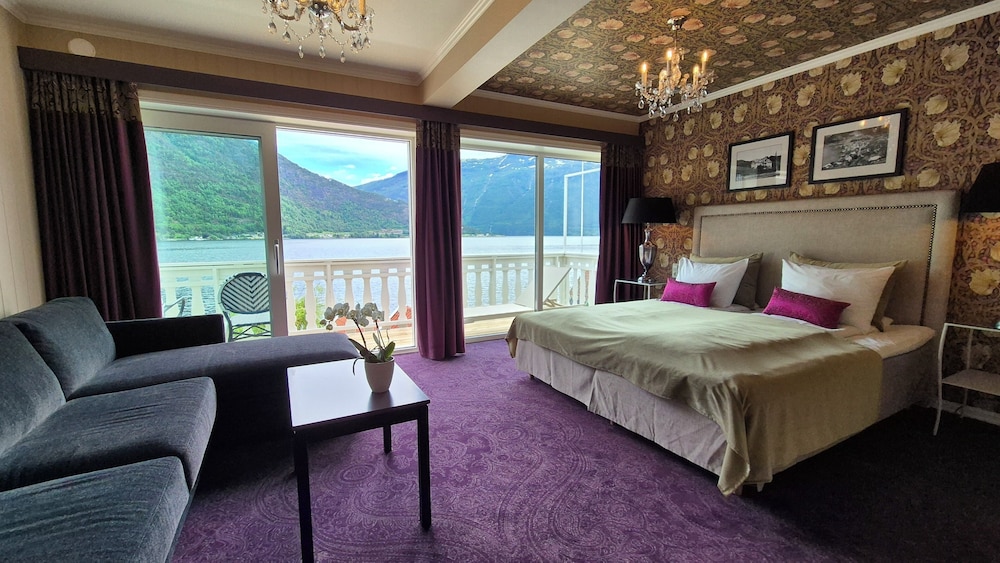 Deluxe Room - Photo 4