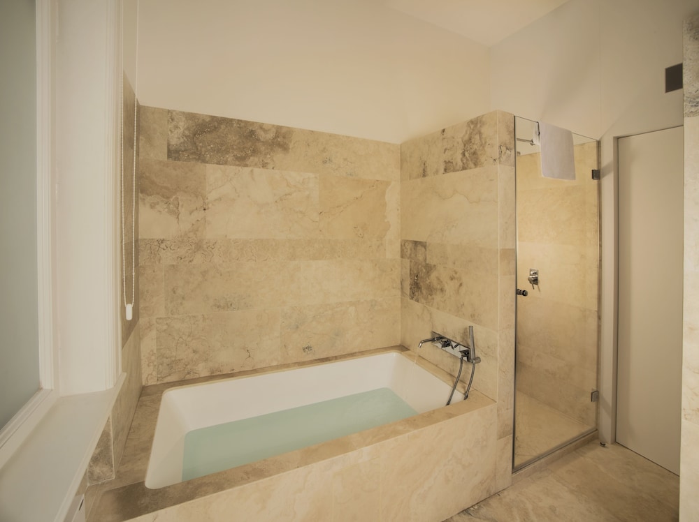 Luxury Double Room, 1 Bedroom, Corner thumbnail 5