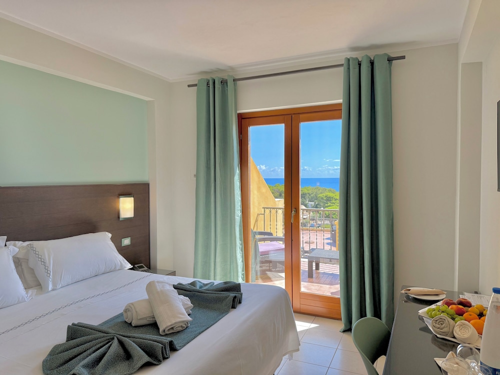 Comfort Double or Twin Room, Sea View - Photo 1