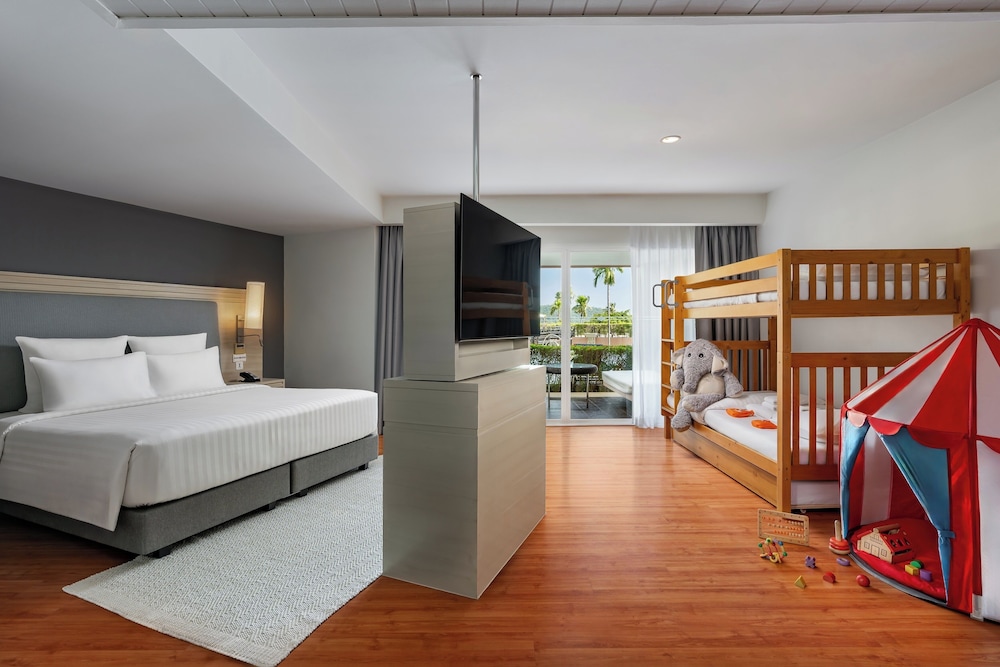 Family Suite, 1 Bedroom, Balcony, Garden View photo 3
