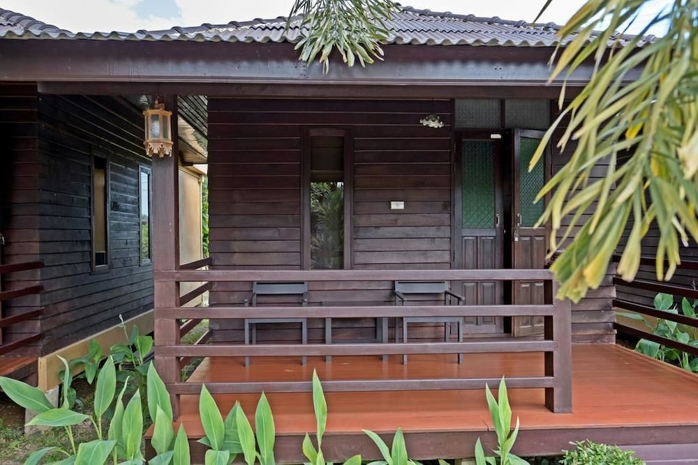 Deluxe Bungalow - Pool Side photo 3
