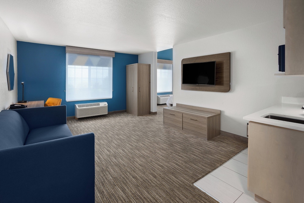 Suite, 1 King Bed - Photo 4