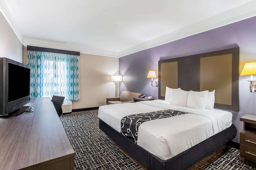 Deluxe Suite, 1 King Bed, Non Smoking (Deluxe Family Suite) - Photo 3