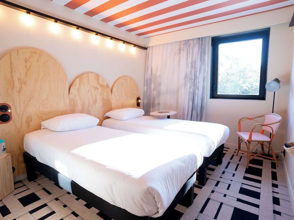 Standard Room, 2 Twin Beds - Photo 1