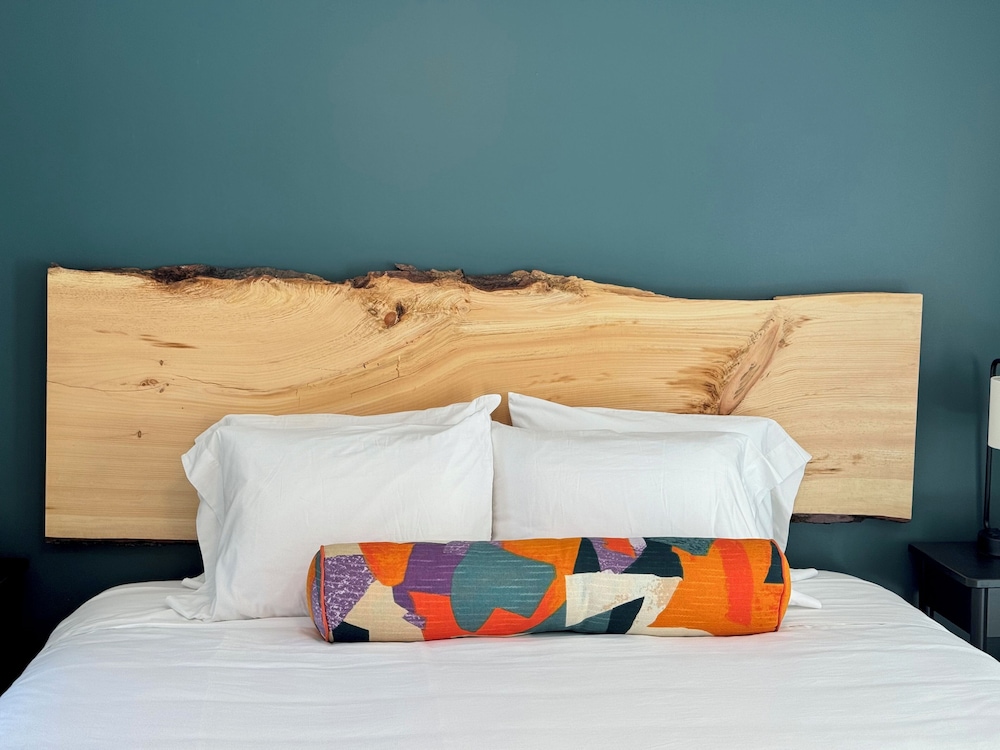 Deluxe Room, 1 King Bed with Sofa bed, Mountain View, photo 6