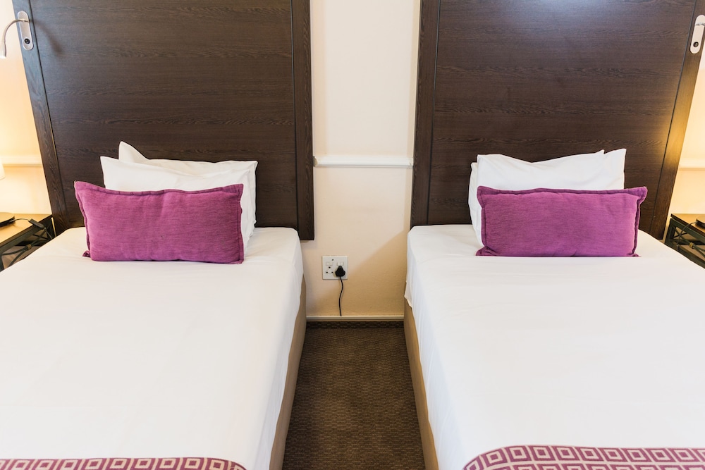 Standard Room, 2 Twin Beds - Photo 3