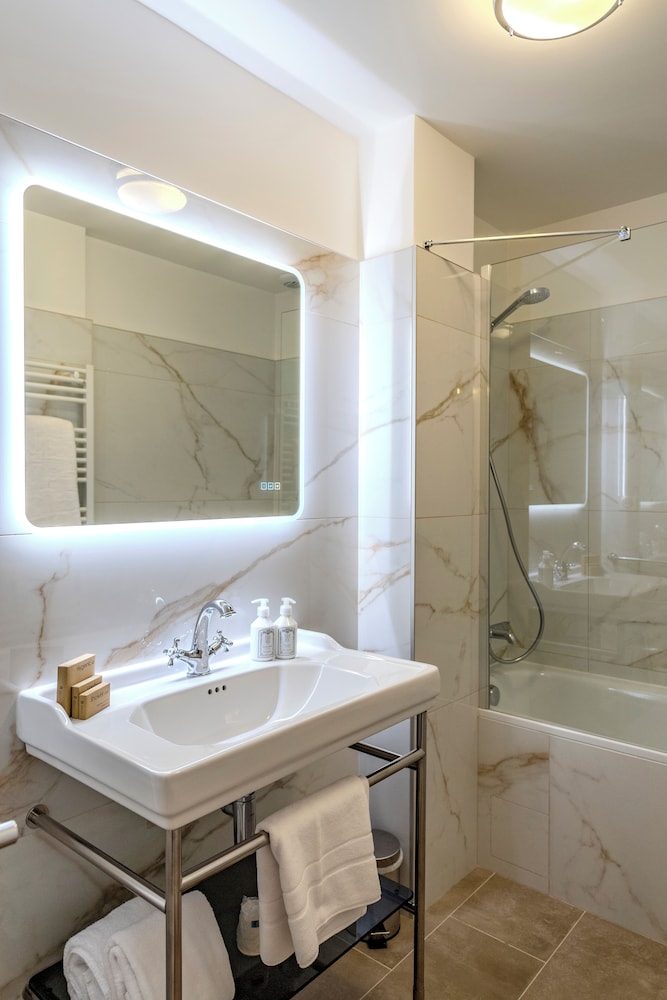 Standard Double Room - Photo 8