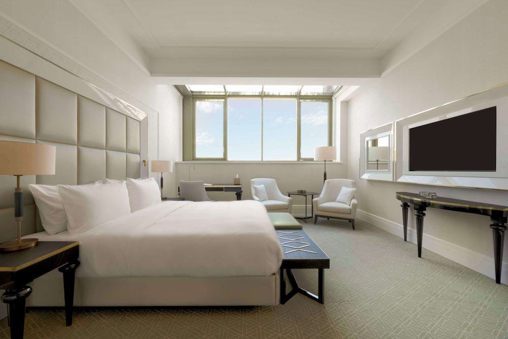 Deluxe Room, 1 King Bed - Photo 8