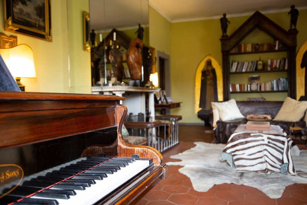 Villa photo 2