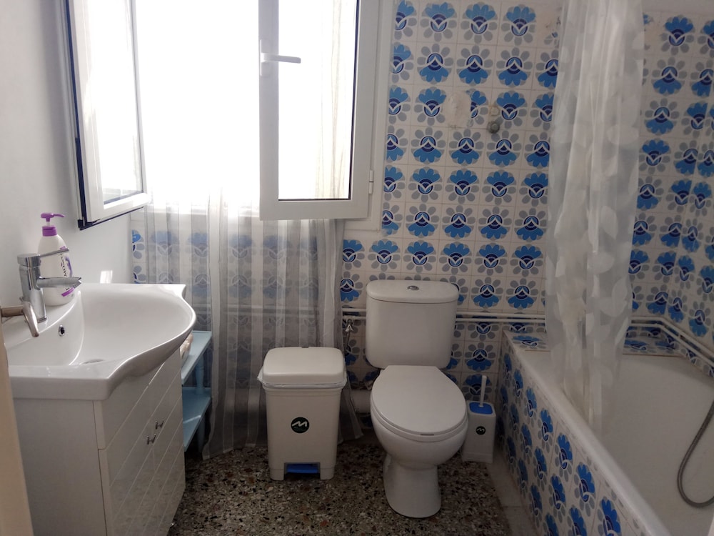 Basic Double Room, 1 Bedroom, City View photo 2