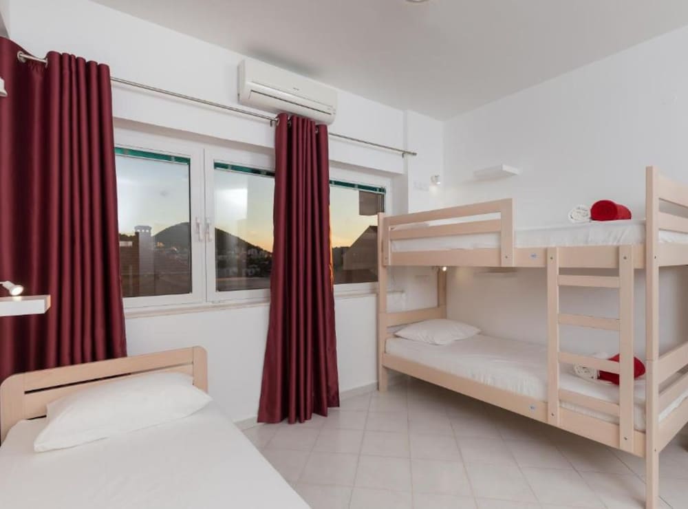 Shared Dormitory (Bed in Seven Bed Mixed Dormitory Room)