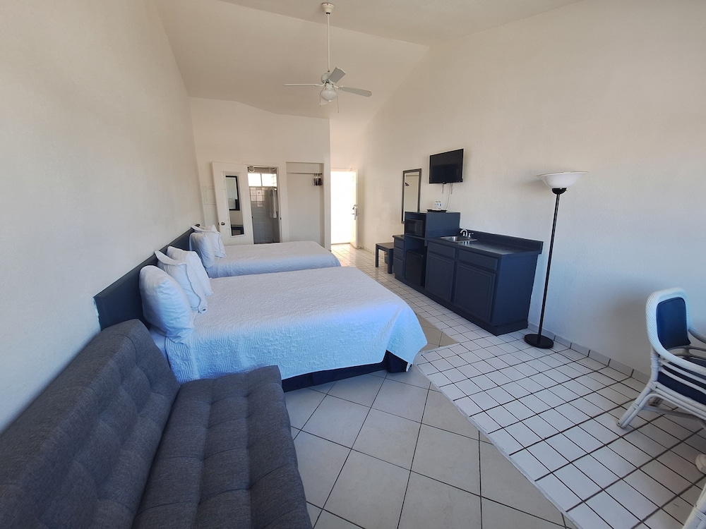 Deluxe Studio Suite, 2 Queen Beds photo 3