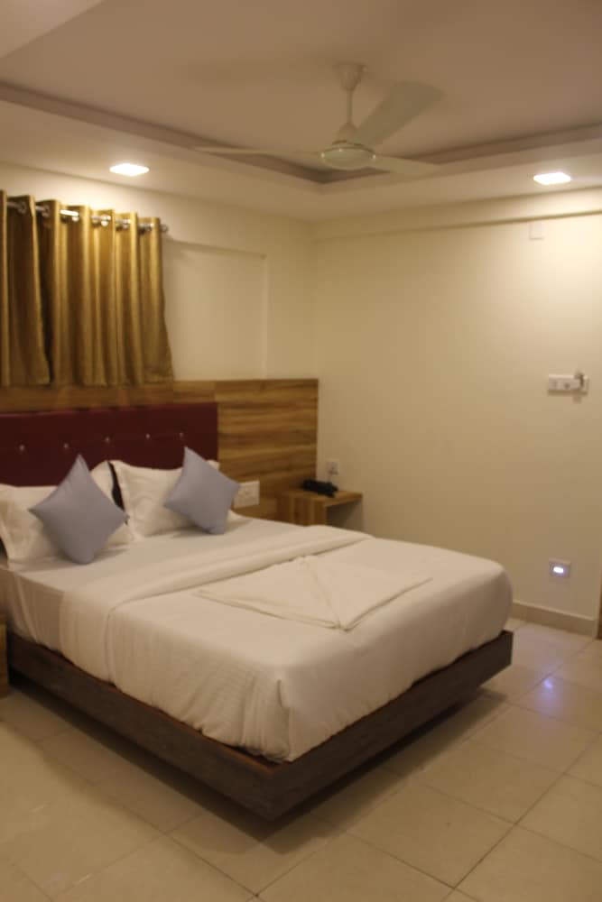 Deluxe Double Room, 1 Double Bed photo 2