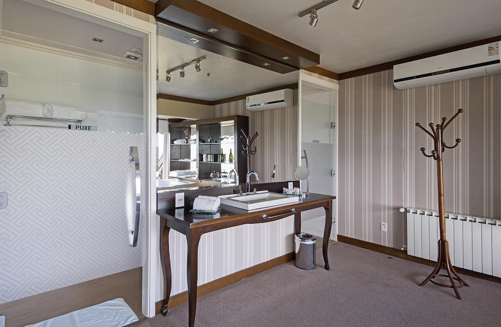 Superior Suite, Valley View thumbnail 5