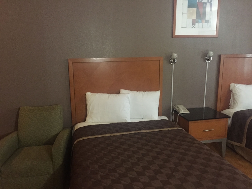 Room, 2 Double Beds photo 2