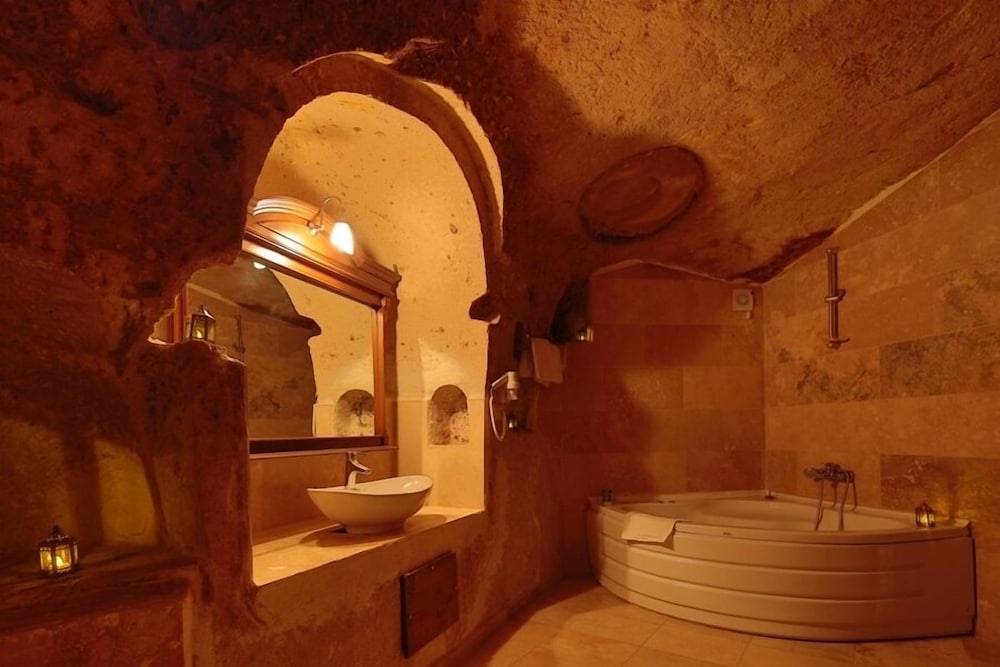 Suite, Jetted Tub (Cave) photo 3