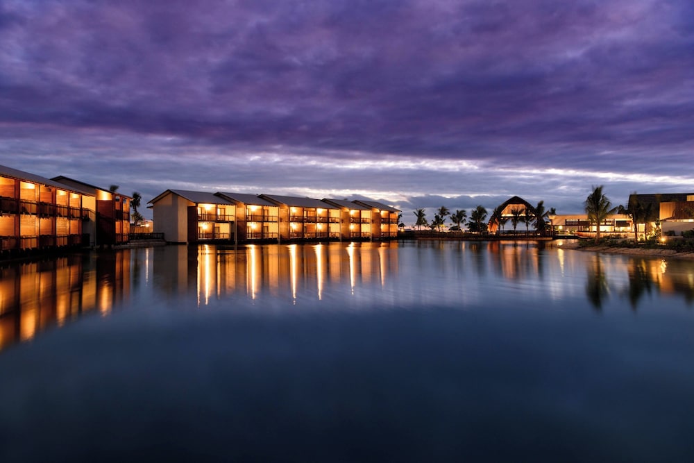 Room, 1 King Bed, Non Smoking, Lagoon View (balcony)