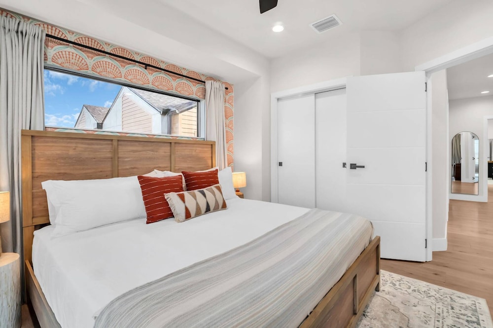 NEW 4 Bed 3 Bath Heated Salt Pool Walk2beach, Foto 35
