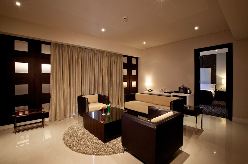 Executive Suite, Non Smoking - Photo 1