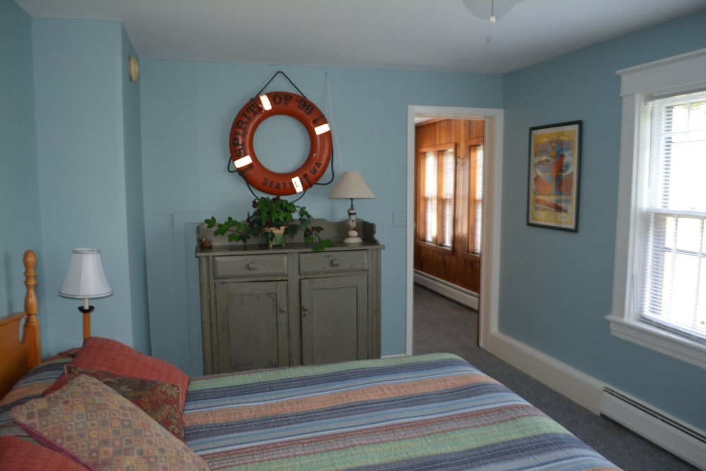 Standard Room, 1 King Bed photo 2