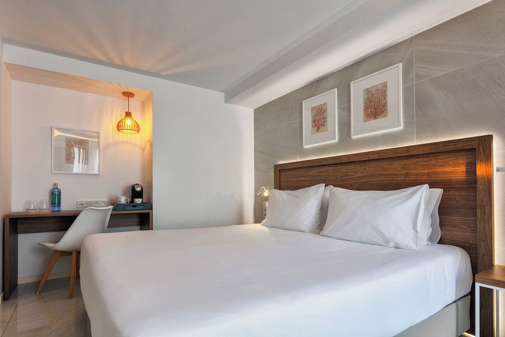 Junior Suite, Terrace (External Jacuzzi | 1 Pax)