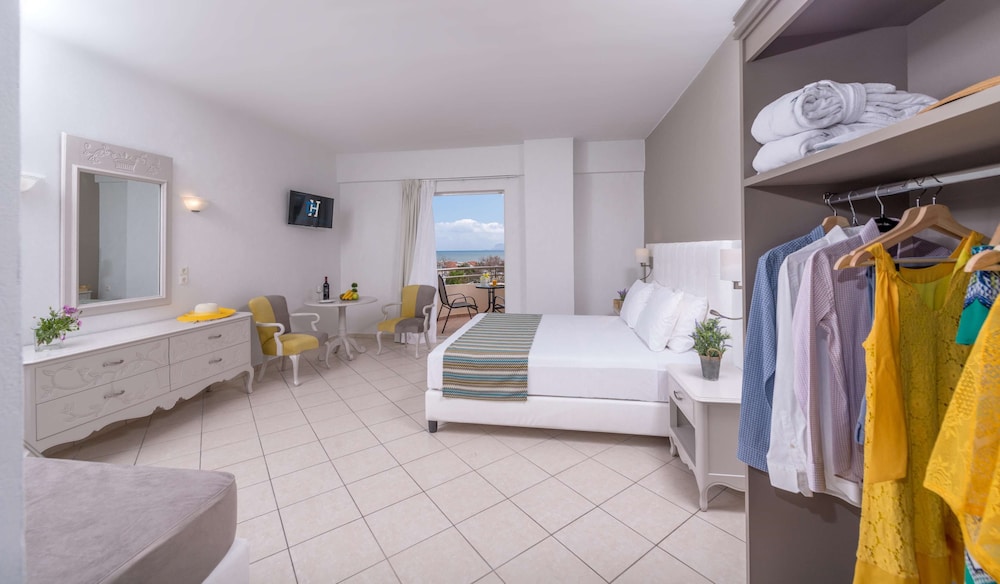 Standard Double or Twin Room, Sea View - Photo 7