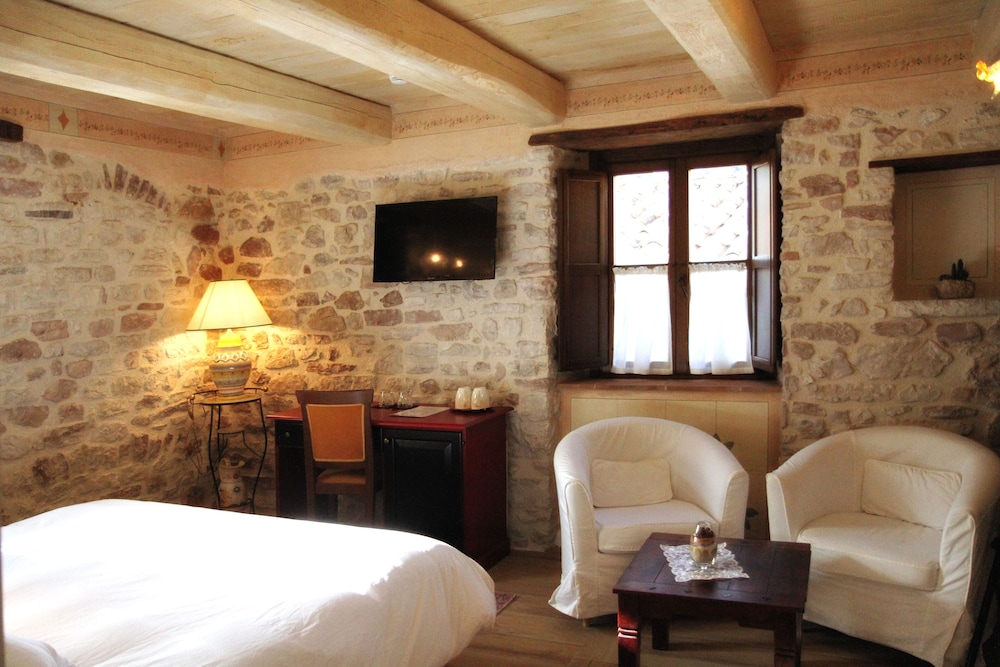 Deluxe Double Room - Photo 12