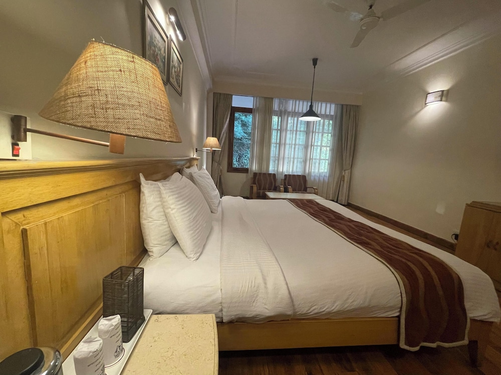 Deluxe Room - Mall road facing with Bathtub - Photo 5