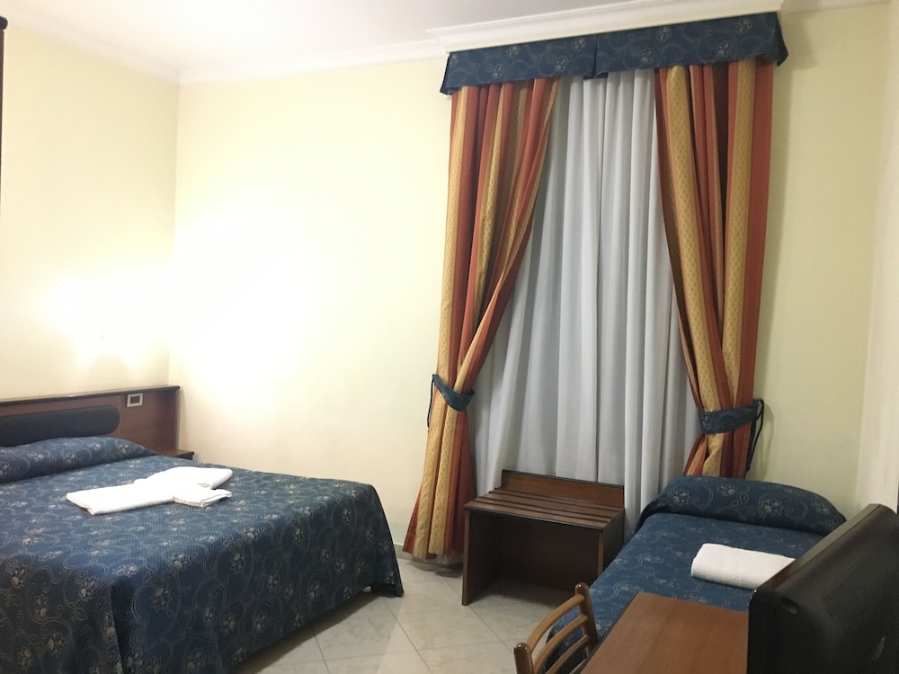 Standard Quadruple Room, Private Bathroom