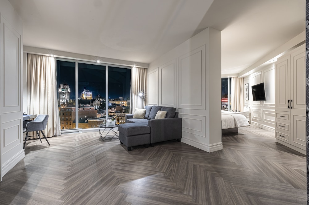 Suite Citadine with King bed, Old Quebec view