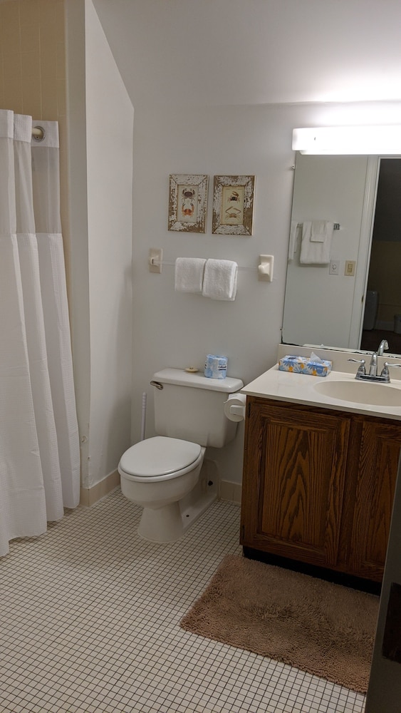 Second Floor Non-Waterfront, Queen (Stairs Required for Access), photo 6