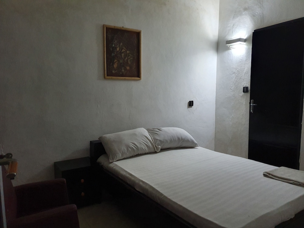 Basic Double Room Single Use, 1 Bedroom, Smoking, Corner photo 1