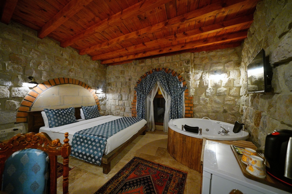 RAHIME SULTAN Deluxe Stone Room with Valley View