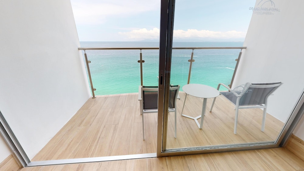 Premier Ocean Front Double Room - Photo 5