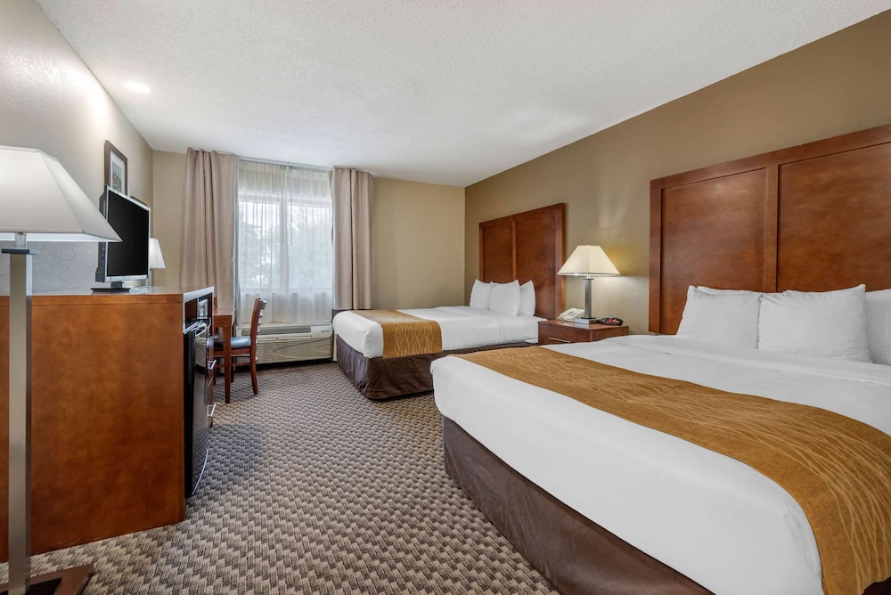 Standard Room, 2 Queen Beds, Non Smoking - Photo 1