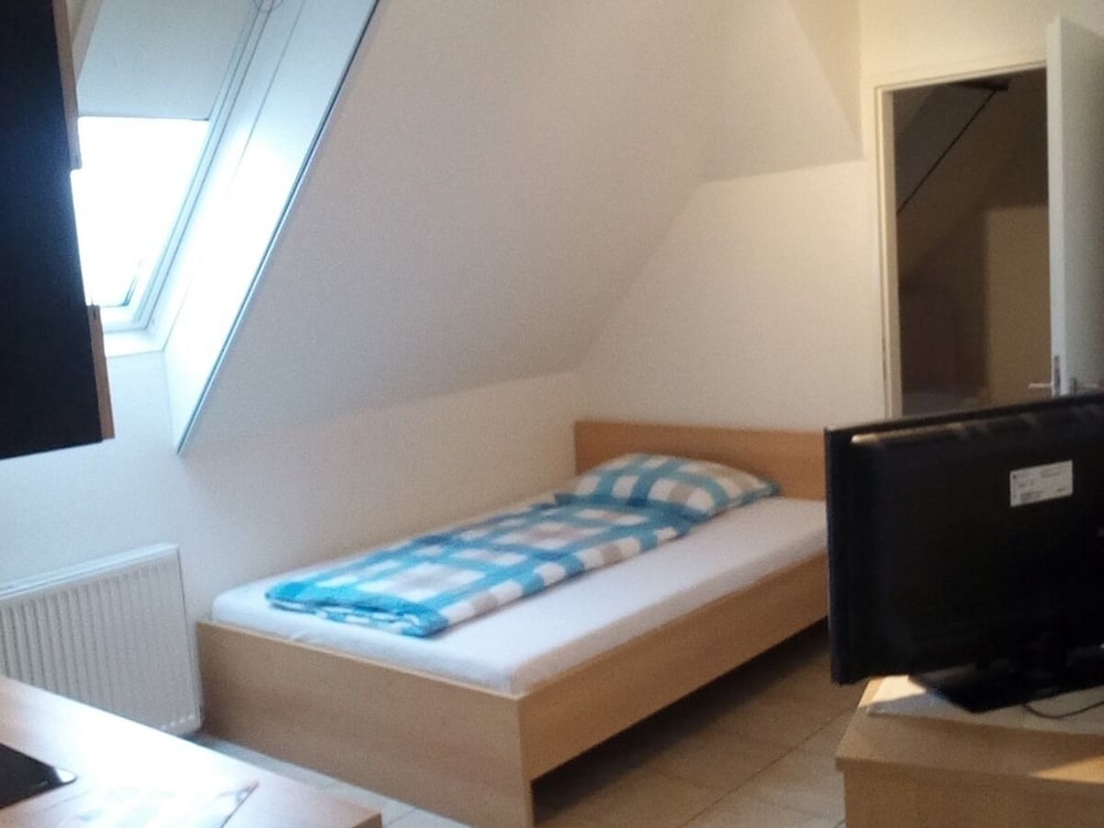 Standard Triple Room, Ensuite - Photo 2