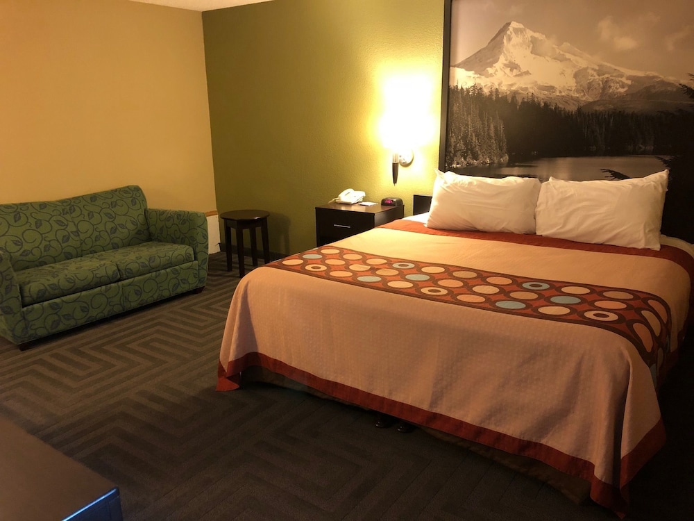 Studio Suite, 1 King Bed, Non Smoking - Photo 4