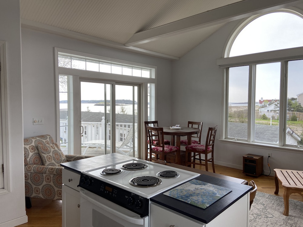 Panoramic Suite, 1 King Bed with Sofa bed, Kitchen, Ocean View photo 3