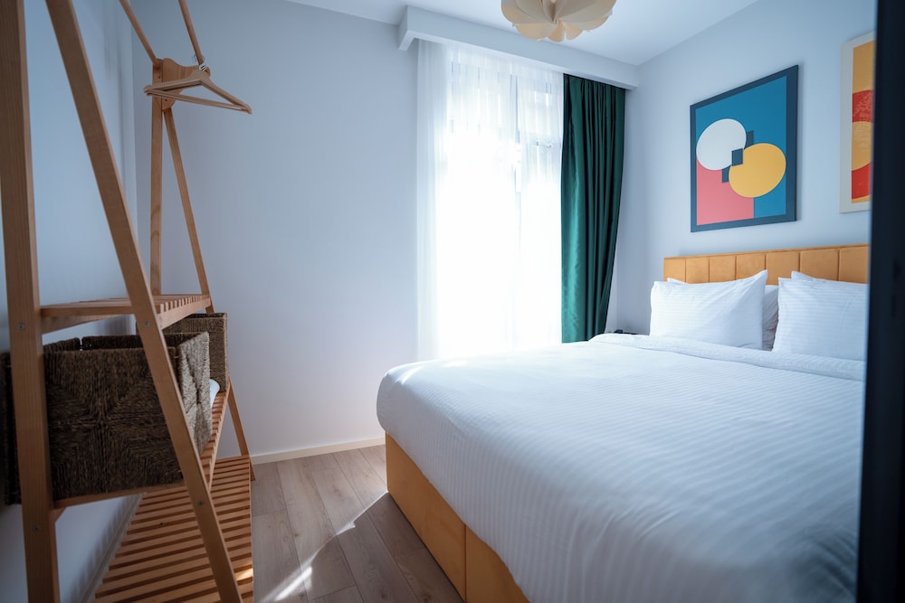 City Room photo 2