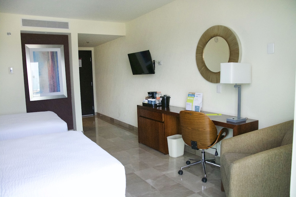 Room, 2 Double Beds, Balcony, City View photo 3
