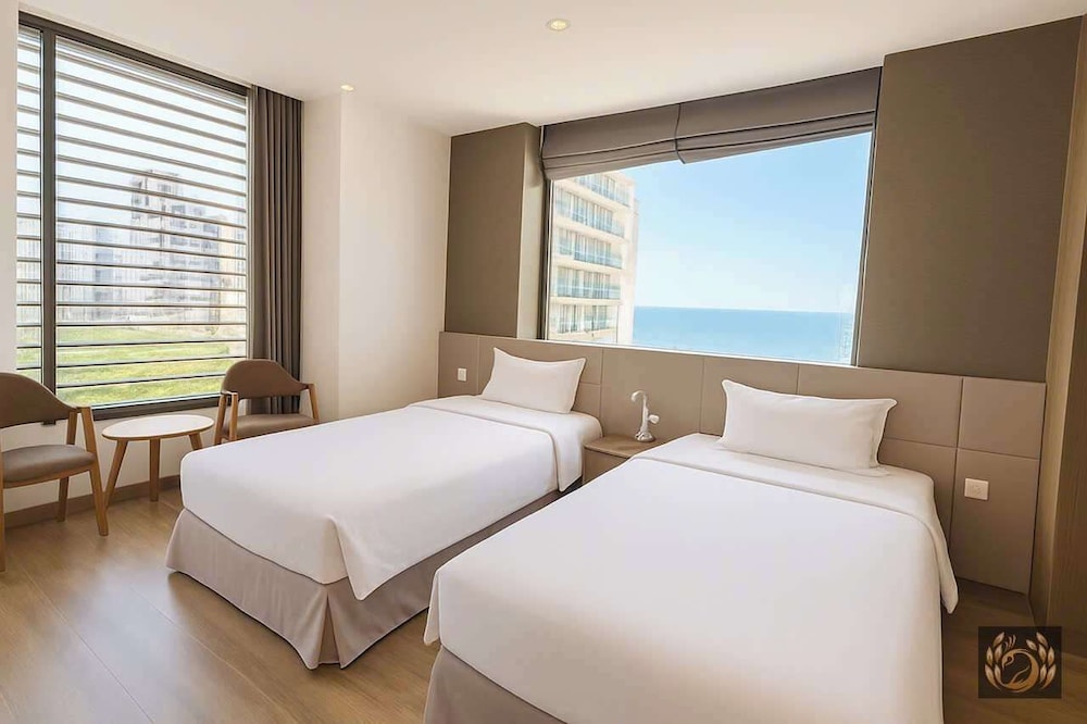 Royal Twin Room, Partial Ocean View