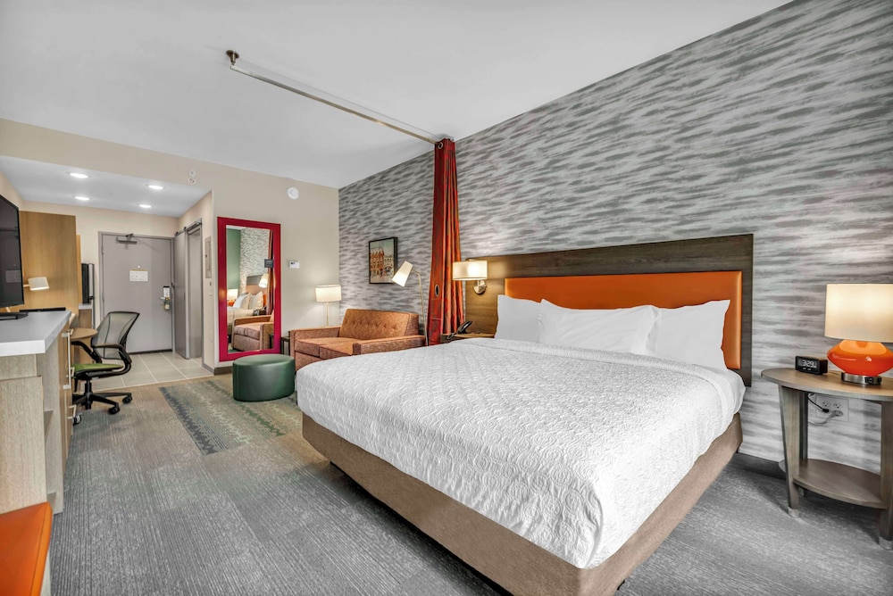 Studio, 1 King Bed, Accessible, Bathtub photo 1