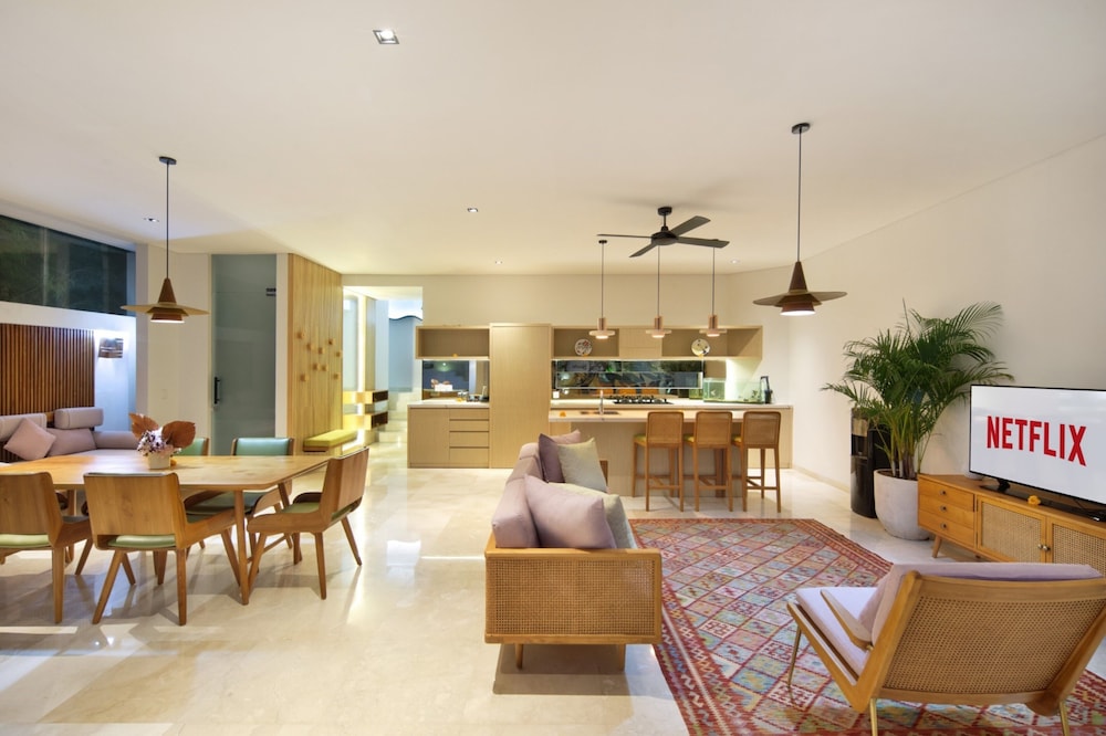 Three Bedroom Villa with Private Pool - Photo 7