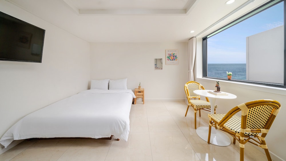 Basic Room, 1 Bedroom (Room 303(Half Ocean View/Private BBQ))